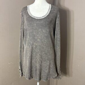 Braeve Grey Scoop Neck Top Dark Wash Crochet Applique Cuff Waffle Knit Thermal M